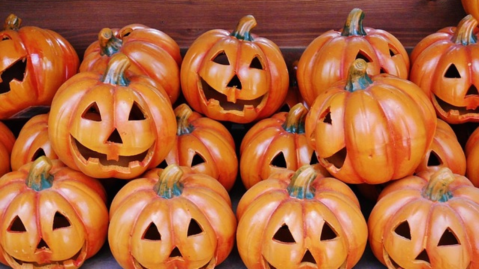 wydrążone dynie na halloween